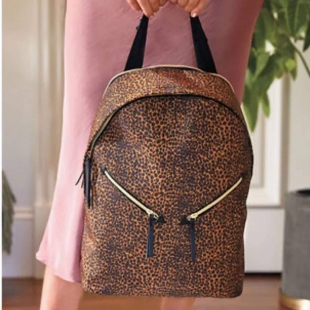 NWOT STELLA & DOT LADY BOSS TWO‎ IN ONE CHEETAH PRINT SHOULDER BAG BACKPACK